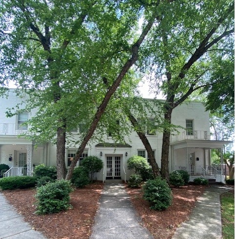 Exterior view of Providence Altondale apartment community in Myers Park