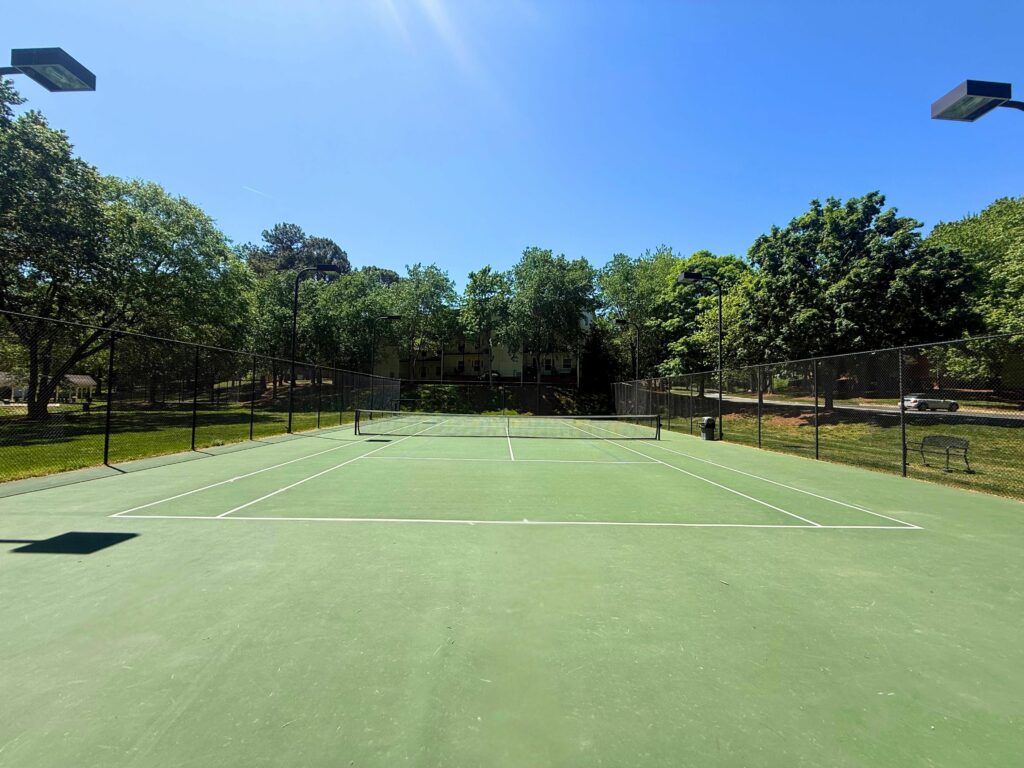 Tennis courts at Strawberry Hill apartments